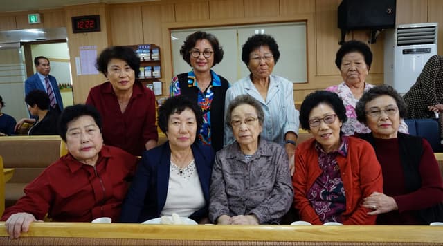 어른 조모임과 예배 · 26